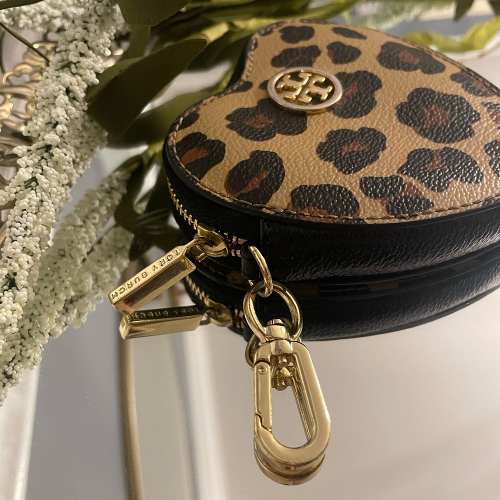 Tory Burch Limited Edition Heart Key Ring Pouch - Picture 2 of 8